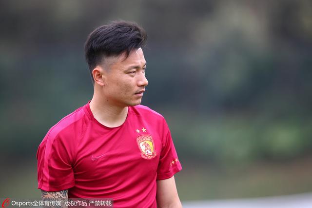 《门锁》发布特辑 白客变身“王坏锤”演技获赞 2021-11-23 由五百监制、别克导演，白百何、白客、范丞丞领衔主演的独居惊悚电影《门锁》正在热映，日前电影发布一支白客“王大锤变王坏锤”特辑，首次曝光黑衣人角色的“本尊”白客。