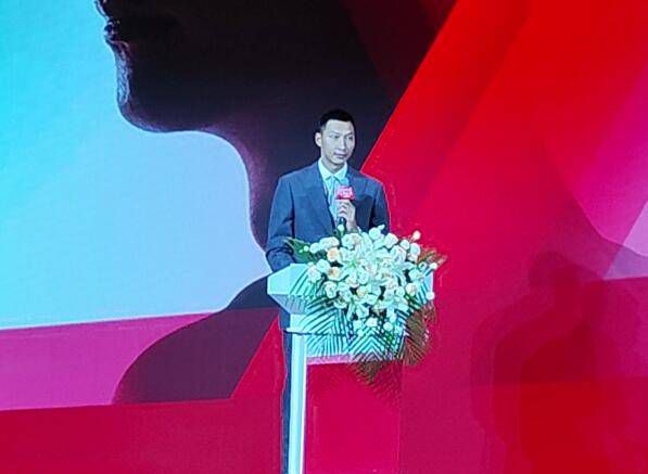 影片以黑色幽默和荒诞魔幻的情节探寻人内心的善与恶，同时对社会进行了批判和反思。