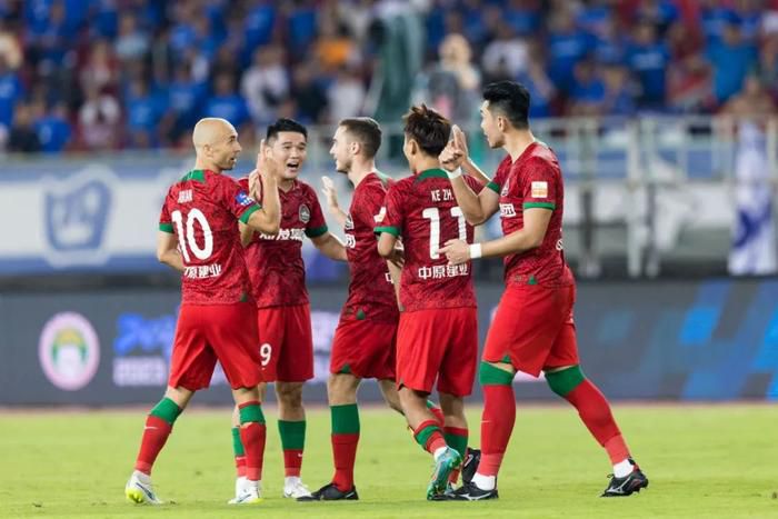 周迅助推青年摄影师 展现多面时尚魅 裘德·洛希望继续拍《神奇动物》：会一直等待 大片推荐 >> 动作 悬崖之上 8.2 暗藏汹涌谍战传奇 剧情 山河披锦绣 7.5 退耕还林脱贫致富 历史 大决战之淮海 9.0 抗战经典淮海战役 大决战之辽沈 改变历史史诗战略 剧情 免费 6.7 当代青年创业故事 爱情 漂亮的女邻居 7.5 三男子倾心一村姑 | | | | | | 电影频道节目中心官方网站 意见反馈 手机浏览精彩资讯 返回顶部 | (1/0) | (2/9) 组图： 重新播放 大图播放 猜你喜欢CCTV6 VIP影院 搜索 电影 星闻 独家 更多 专题 图片 视频 滚动 首页 新闻 大片 影库 CCTV6 VIP影院 客户端 电影网>新闻>明星资讯 海伦·米伦炮轰007：充满性别歧视 不希望有女007 时间：2025.G·威尔森、芭芭拉·布罗科利退居幕后，亚马逊米高梅影业接管了007系列的创意控制权，艾米·帕斯卡（《蜘蛛侠：纵横宇宙》）和大卫·海曼（《哈利·波特》系列）将加入制作新《007》电影。