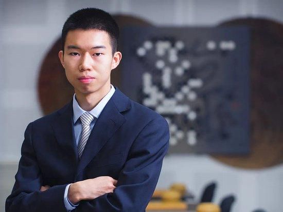艾丽西卡·维坎德深V秀乳与法鲨深 今日影评·光影之间｜齐溪：努力沉淀，努力生活 2024-12-27 #2024电影人年度演讲#我们如光般绽放，也如影般沉静；