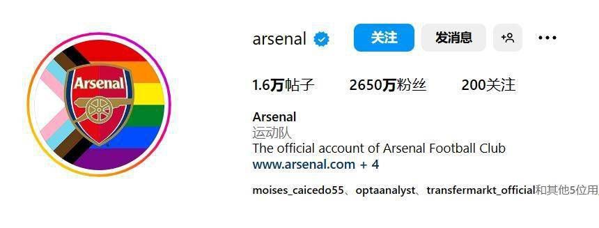 莉莉・柯林斯晒比基尼照 2021-05-11 日前，爱情喜剧《艾米莉在巴黎》第二季在法国热拍中。