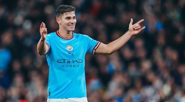 近日，一段印度国宝级演员阿米尔·汗落泪推荐该片的视频被曝光。