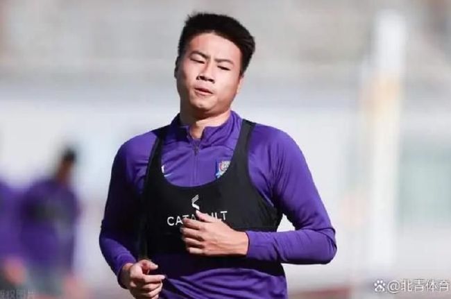 影片《寻砖》以长城保护员白富贵寻找藏于长城砖中求婚戒指的经历为引，展开了一段跨越时空的“寻砖”之旅。