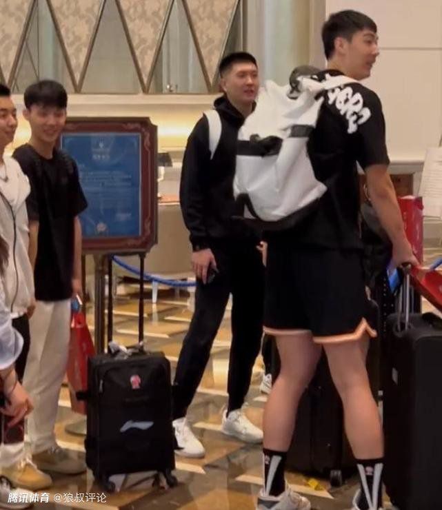 在预告中，刺猬索尼克因为一次超音速的奔跑，导致了美国的大停电。