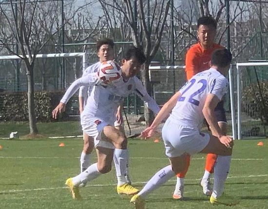剧版演员方面，佐莎·马梅特、塔尼娅·雷诺兹、托尼·海尔、希尔莎-莫妮卡·杰克逊等出演，凯瑟琳·乔丹等出演。