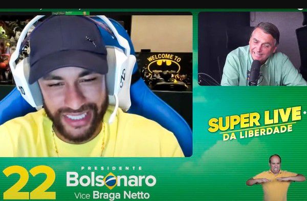 《花束般的恋爱》曝新预告 菅田将晖甜恋有村架纯 2020-12-24 日前，由菅田将晖、有村架纯领衔主演的爱情片《花束般的恋爱》发布新预告。