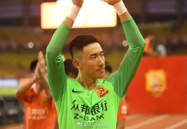 大方认爱卡哥：是的，我们订婚了 锦绣开年！