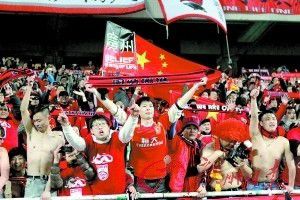 《神秘海域》发新剧照 汤姆·赫兰德探索失落古城 2022-01-06 近日，据外媒报道，由游戏改编的电影《神秘海域》发布两张新剧照，神秘的失落城市和驾驶快艇的汤姆·赫兰德都引发网友们的期待。