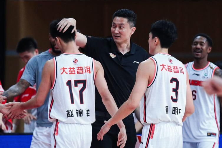 第21届电影频道传媒关注单元阵容公布，和电影频道主持人蓝羽、谢映玲、云蔚，何洁、李云霄、罗一舟、王赫野、林晓峰、郑希怡、李汶翰、姚晓棠、韩庚、陈数、林峯、陈法 22部佳作联袂角逐传媒荣誉 第21届电影频道传媒关注单元公布入围名单 2024-06-11 6月11日，第21届电影频道传媒关注单元官宣22部入围影片名单，分别是：《第二十条》《封神第一部：朝歌风云》《三大队》《雪豹》《志愿军：雄兵出击》《热烈》《八角笼中》《学爸》《年会不能停！