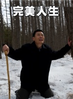 ”要呈现好这些细节琐碎的场景，就是要把建筑物的残破生态营造出来，再用大量的百姓生活的陈设道具，去丰富这些细节。