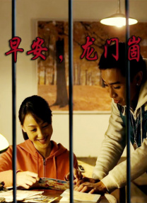 尤其是他的妹妹路克斯·帕斯卡尤为夺目，她身穿黑色侧开礼裙亮相，高挑热辣的身材和出众的样貌，吸引了不少聚光灯，路克斯也是一名演员。